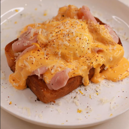 Бриошь с ветчиной и соусом Чеддер 10108