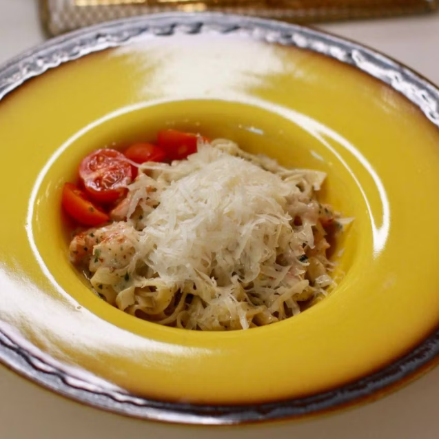 Паста с тигровыми креветками и сливочным песто 10126