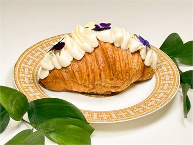 {{photo.Alt || photo.Description || 'Круассан Весна'}}