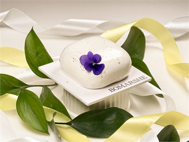 {{photo.Alt || photo.Description || 'Цветок любви'}}