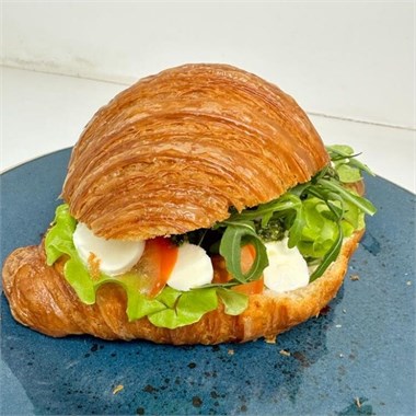 {{photo.Alt || photo.Description || 'Круассан Капрезе'}}