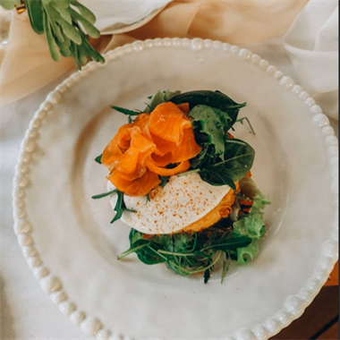 {{photo.Alt || photo.Description || 'Очень сырный драник с форелью'}}