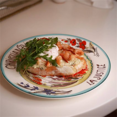 {{photo.Alt || photo.Description || 'Брускетта с кремом из авокадо и креветками'}}