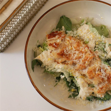 {{photo.Alt || photo.Description || 'Салат с хрустящей индейкой и соусом цезарь'}}