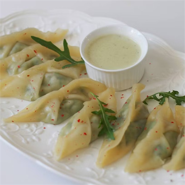 {{photo.Alt || photo.Description || 'Дамплинги с креветкой и шпинатом'}}